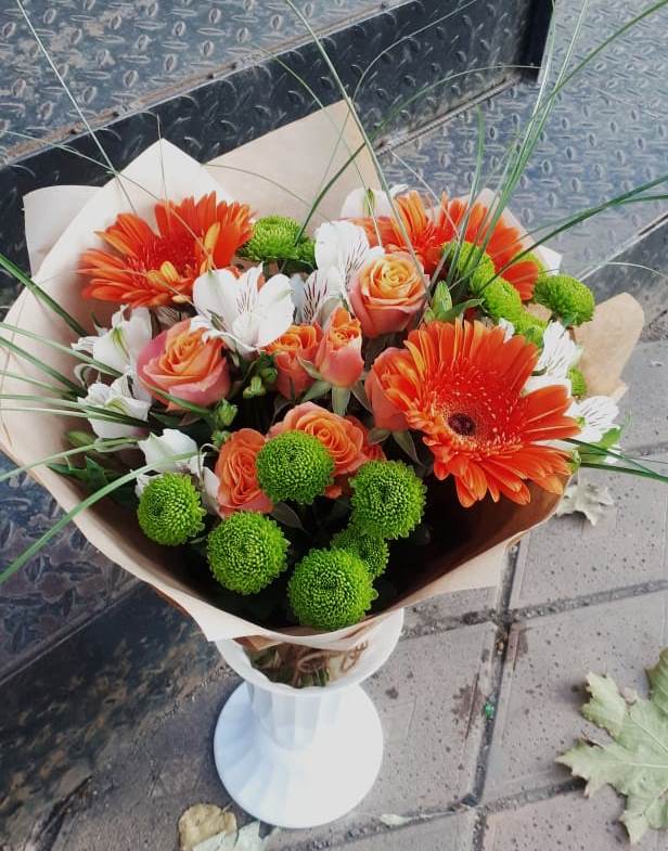 Букет цветов из: Герберы, Хризантемы, Альстромерии и Розы в Приморье