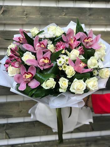 Букет цветов из: Розы и Хризантемы в Приморье