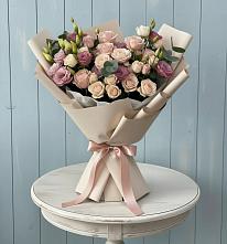 Букет цветов из:  Розы и Лизиантусы в Приморье