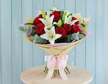 Букет цветов из:  Лилии и Розы в Приморье