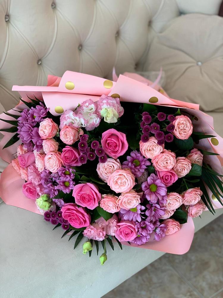 Букет цветов из: Хризантемы, Розы и Лизиантусы в Приморье