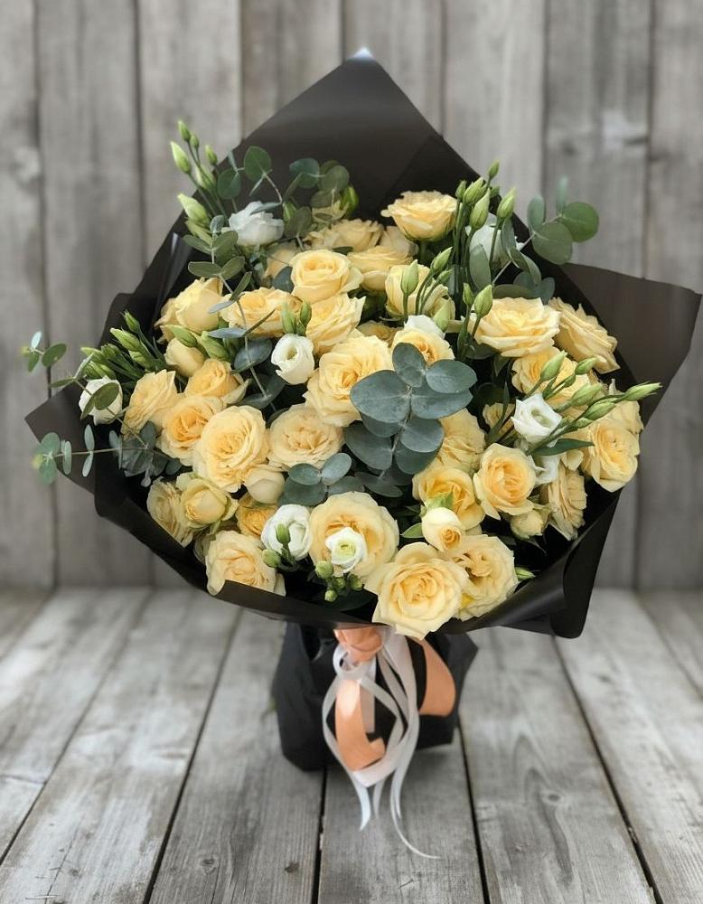 Букет цветов из: Розы и Лизиантусы в Приморье