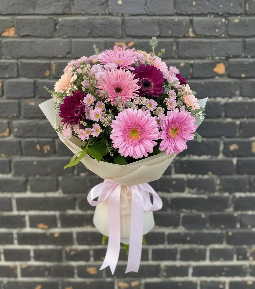 Букет цветов из: Герберы и Хризантемы в Приморье