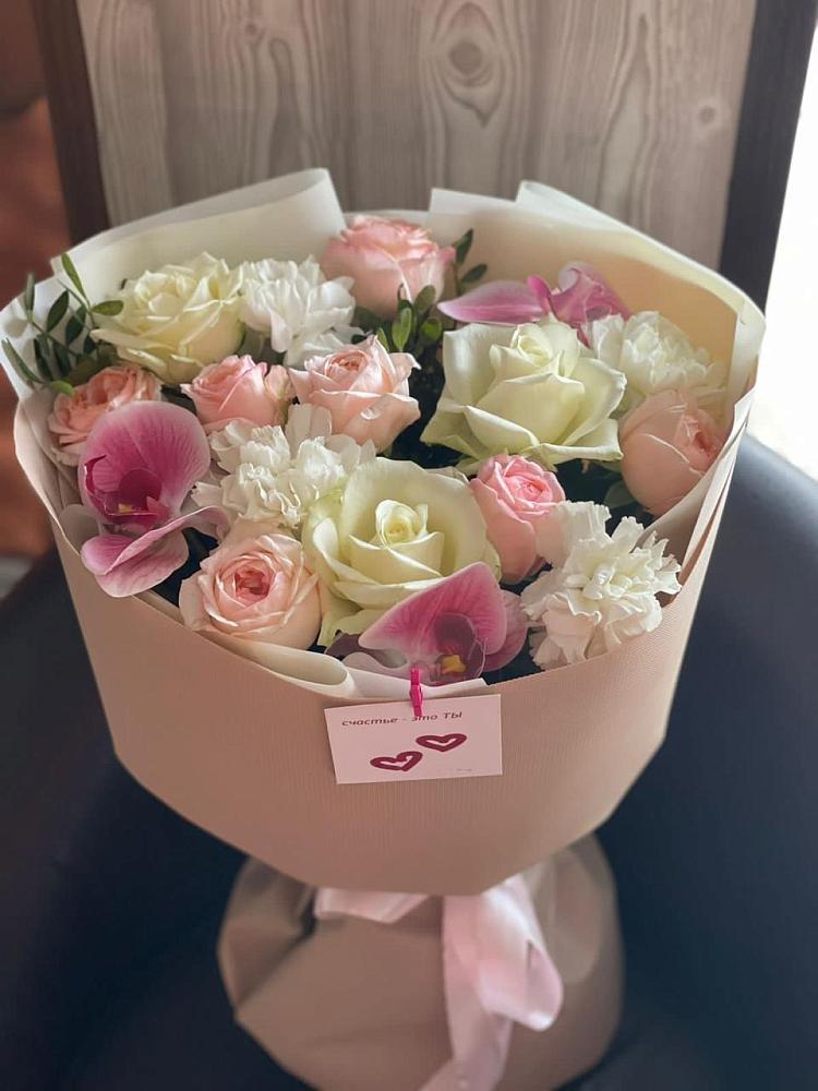 Букет цветов из: Орхидеи, Розы и Гвоздики в Приморье