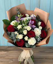 Букет цветов из:  Розы и Альстромерии в Приморье