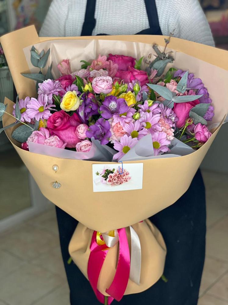 Букет цветов из: Хризантемы, Гвоздики и Альстромерии в Приморье