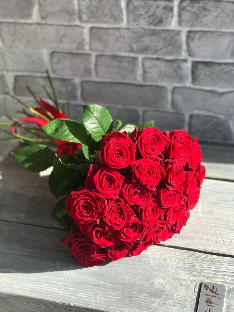 Букет Красные розы Фридом в Приморье