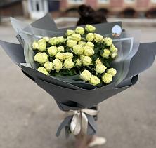 Букет Белые кустовые розы Солинеро в Приморье