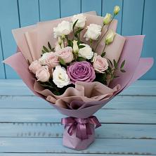 Букет цветов из:  Розы и Лизиантусы в Приморье