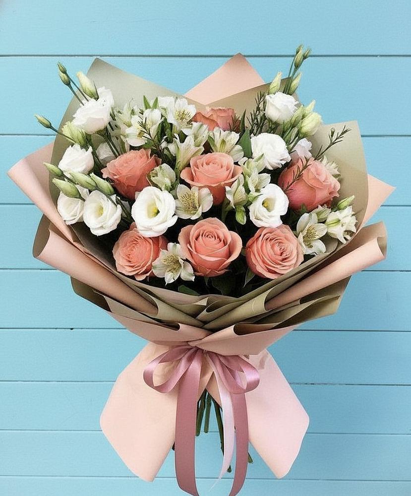 Букет цветов из: Розы, Альстромерии и Лизиантусы в Приморье