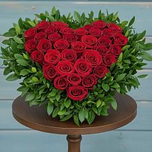 Цветочная композиция из Розы в виде сердца в Приморье