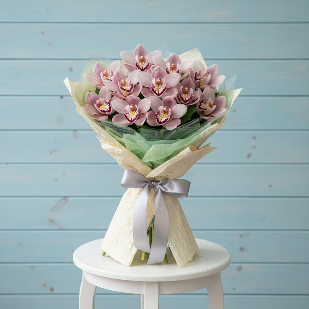 Букет цветов из: Орхидеи и Розы в Приморье