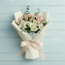 Букет цветов из:  Альстромерии в Приморье