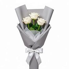 Букет 3 белые розы в Приморье