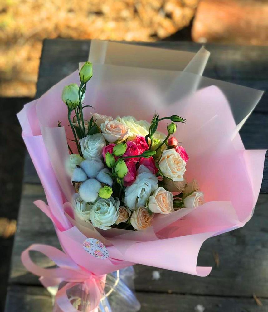 Букет цветов из: Розы и Лизиантусы в Приморье