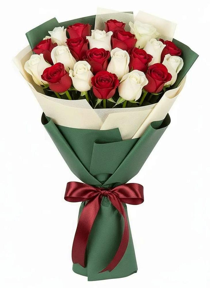 Букет Микс из красных и белых роз в Приморье