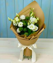 Букет цветов из:  Хризантемы и Лизиантусы в Приморье