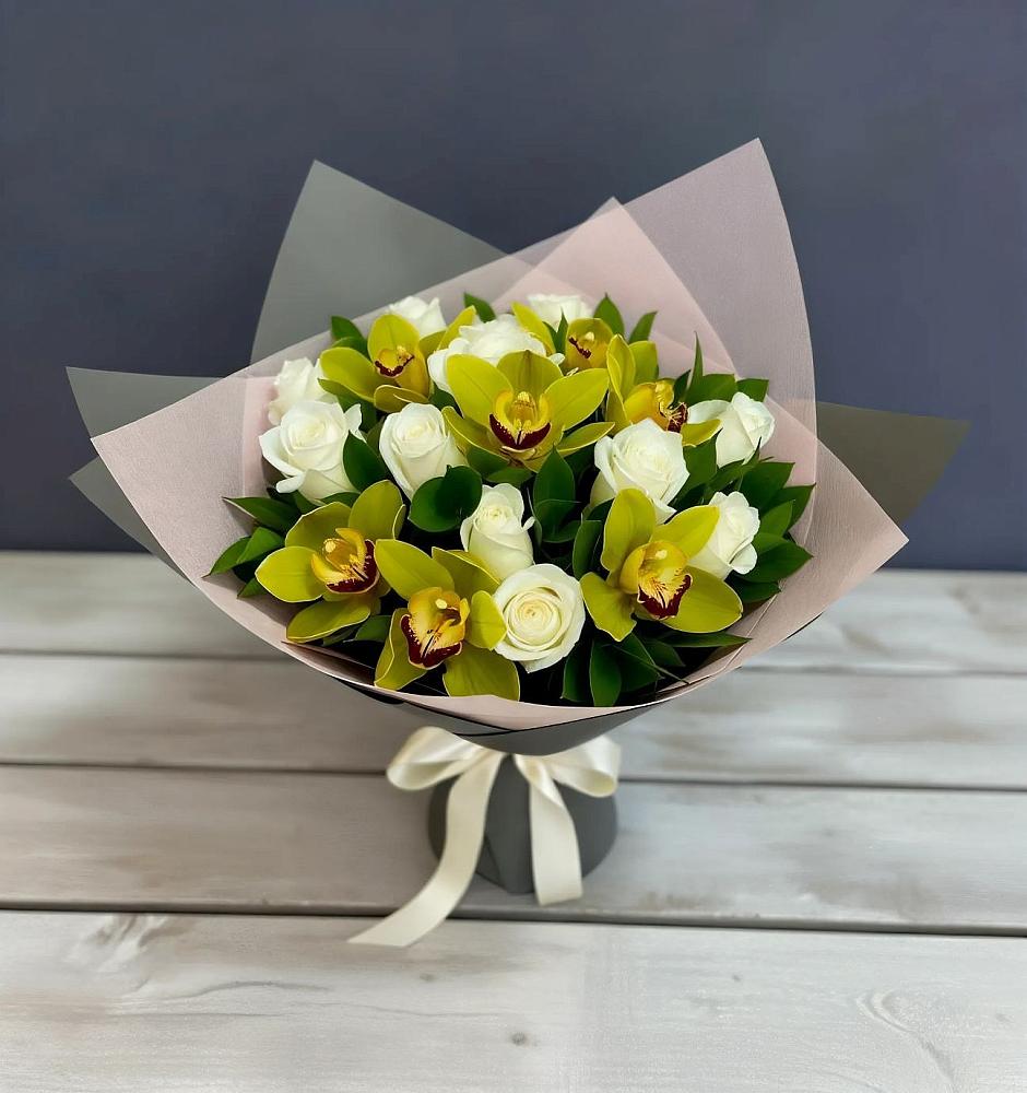 Букет цветов из: Орхидеи и Розы в Приморье