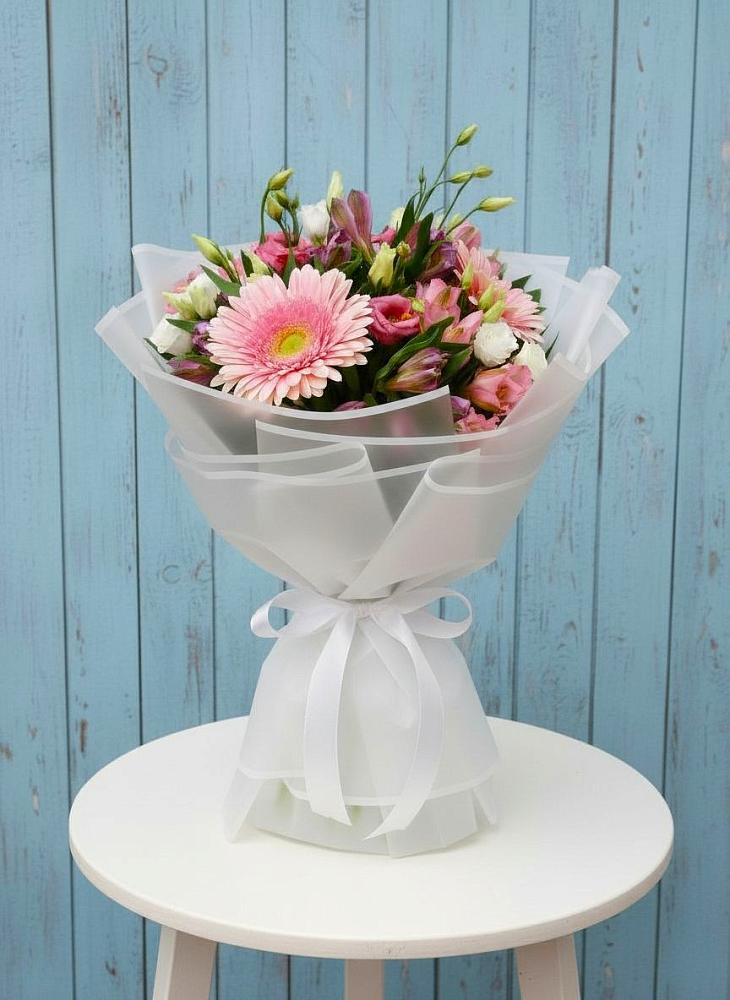 Букет цветов из: Герберы, Альстромерии и Лизиантусы в Приморье