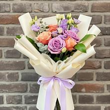 Букет цветов из:  Лизиантусы и Розы в Приморье