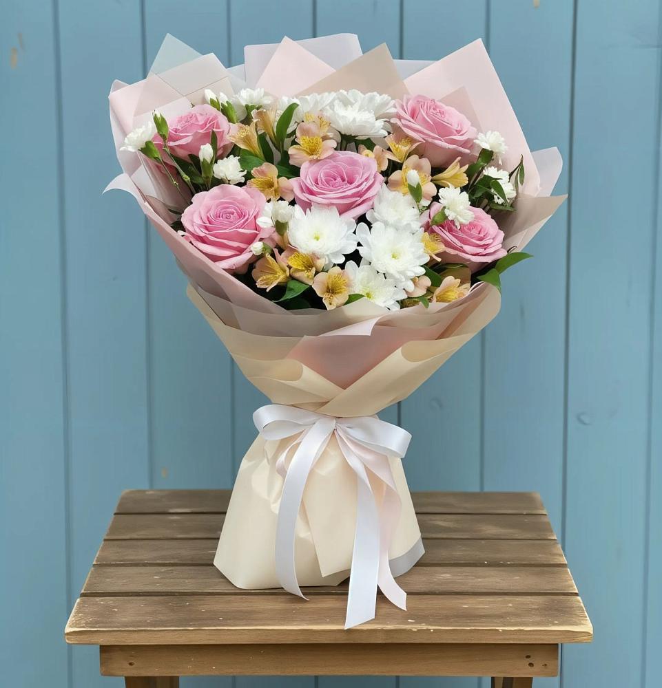 Букет цветов из: Гвоздики, Орхидеи и Розы в Приморье