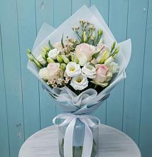 Букет цветов из:  Розы и Лизиантусы в Приморье