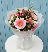 Букет цветов из:  Герберы, Альстромерии и Лизиантусы в Приморье
