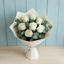 Букет Белые розы в Эвкалипте в Приморье