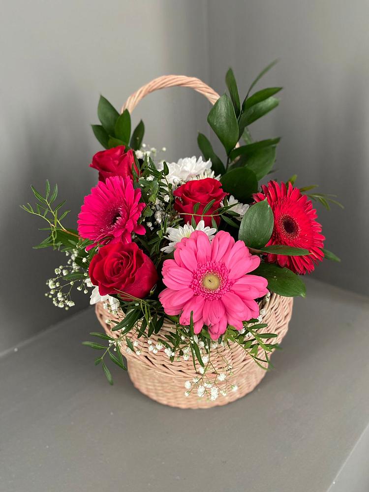 Цветочная композиция из Розы, Хризантемы и Герберы в корзине в Приморье