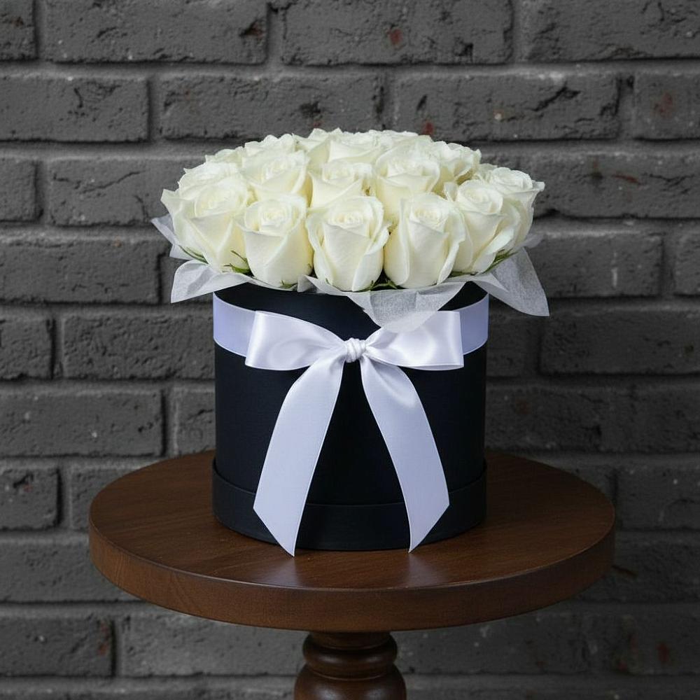 Цветочная композиция из Розы в шляпной коробке в Приморье