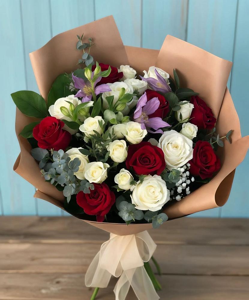 Букет цветов из: Розы и Альстромерии в Приморье