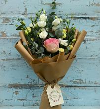 Букет цветов из:  Розы и Лизиантусы в Приморье