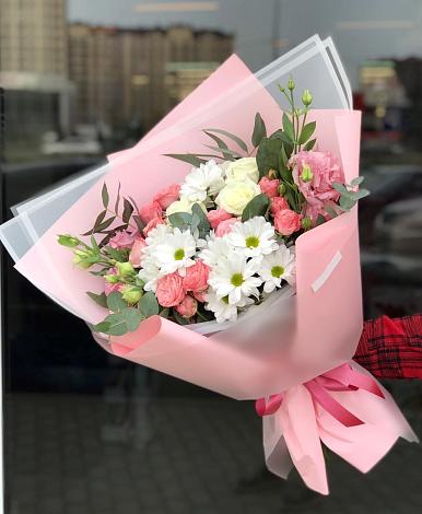 Букет цветов из: Розы, Лизиантусы и Хризантемы в Приморье