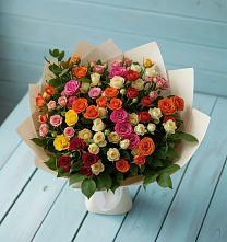 Букет Микс из разноцветных кустовых роз в Приморье