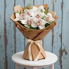 Букет цветов из:  Орхидеи и Розы в Приморье