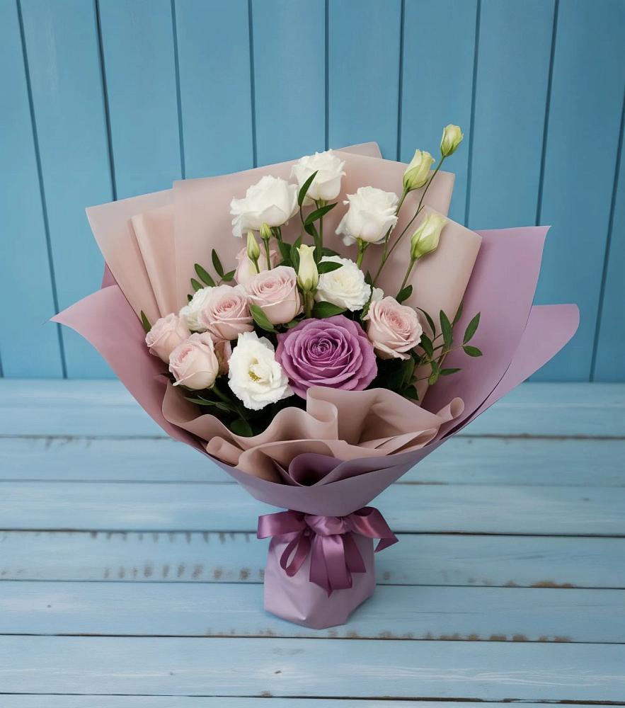 Букет цветов из: Розы и Лизиантусы в Приморье