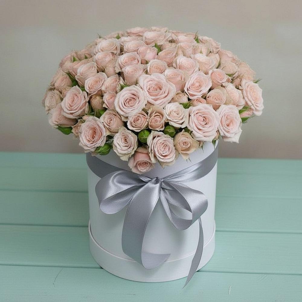 Цветочная композиция из Розы в шляпной коробке в Приморье